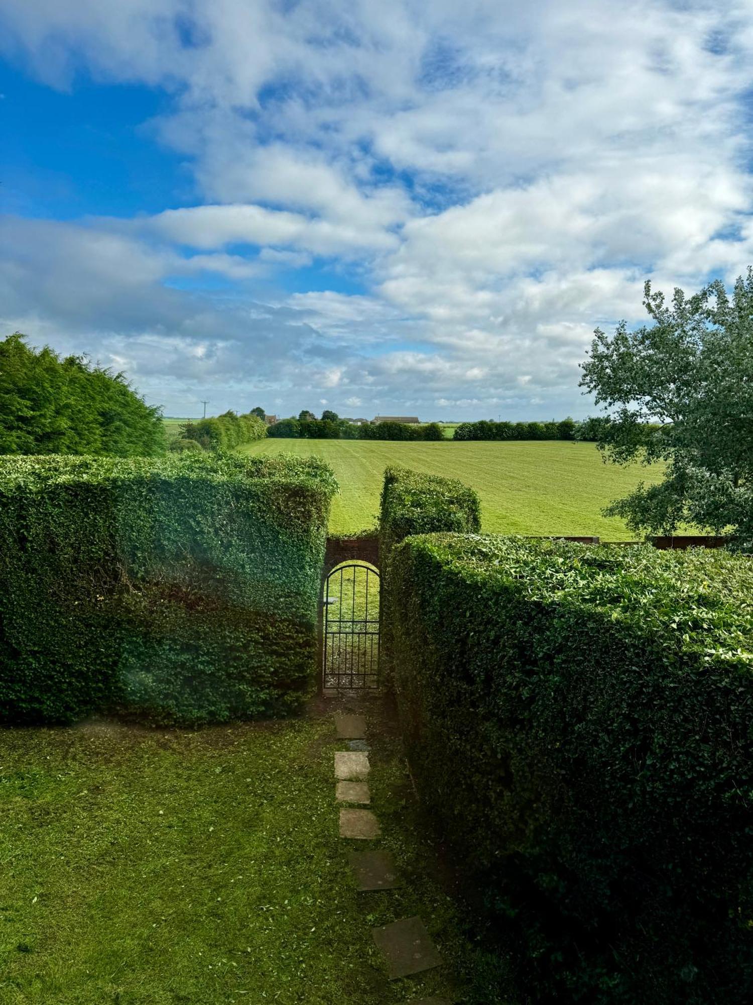 Luxury Isla Cottages, Bourne! Dog-Friendly, Countryside Views, Garden, Parking, 5Mins Pubs - Family Holiday Room photo