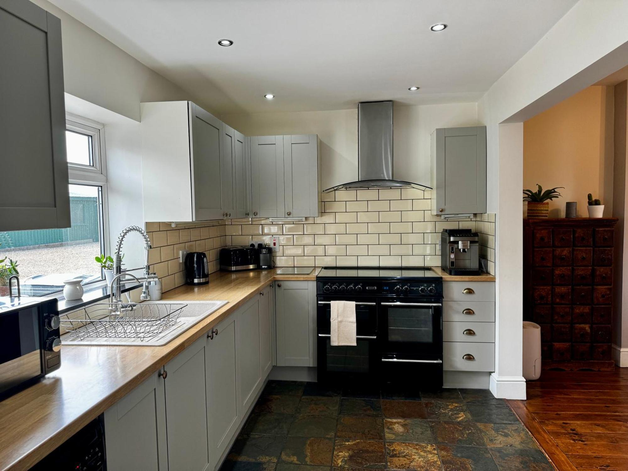 Luxury Isla Cottages, Bourne! Dog-Friendly, Countryside Views, Garden, Parking, 5Mins Pubs - Family Holiday Room photo
